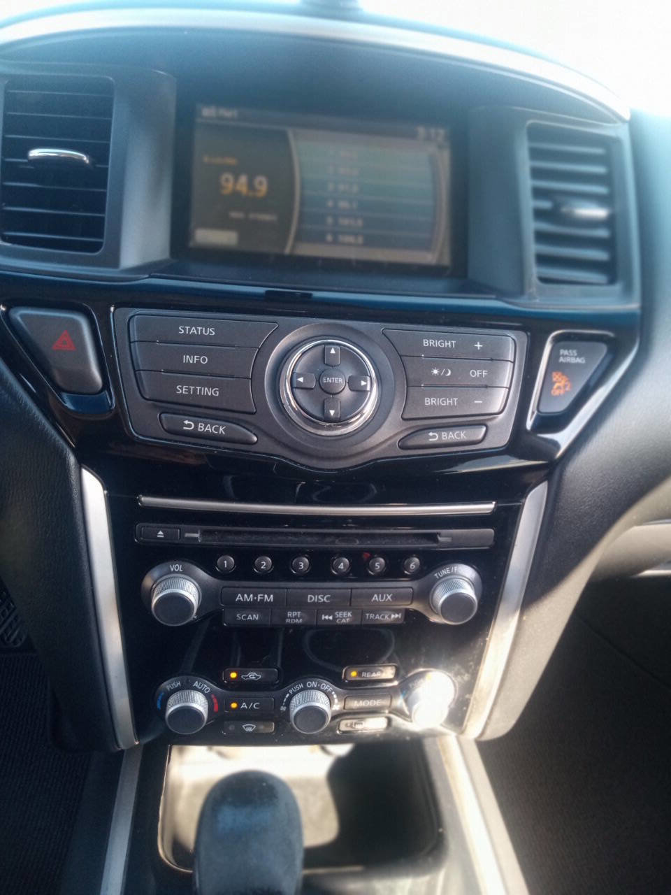 Used 2014 Nissan Pathfinder SV image 17