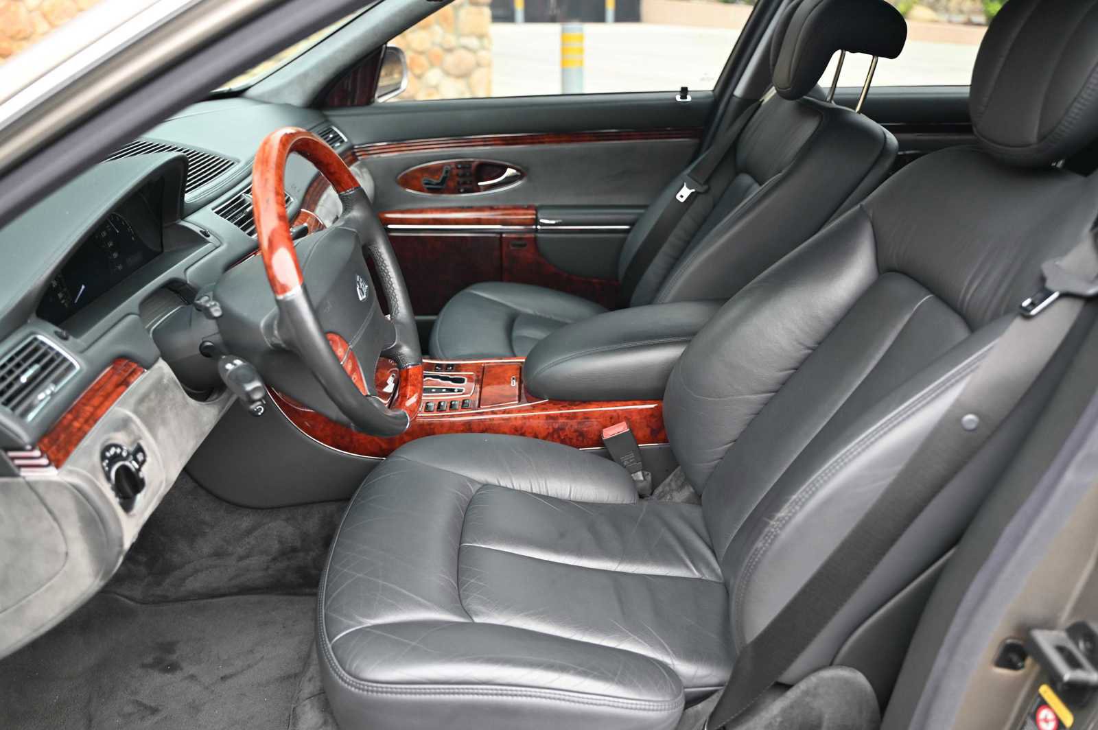 Used 2005 Maybach 57 RWD image 13