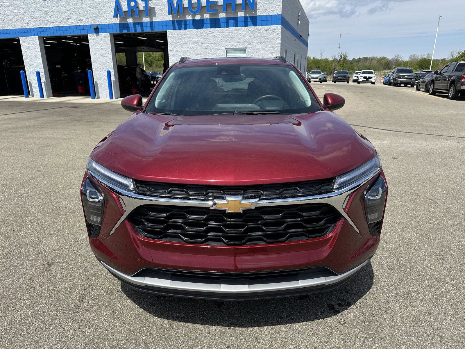 Used 2025 Chevrolet Trax LT w/ LT Convenience Package FWD image 12