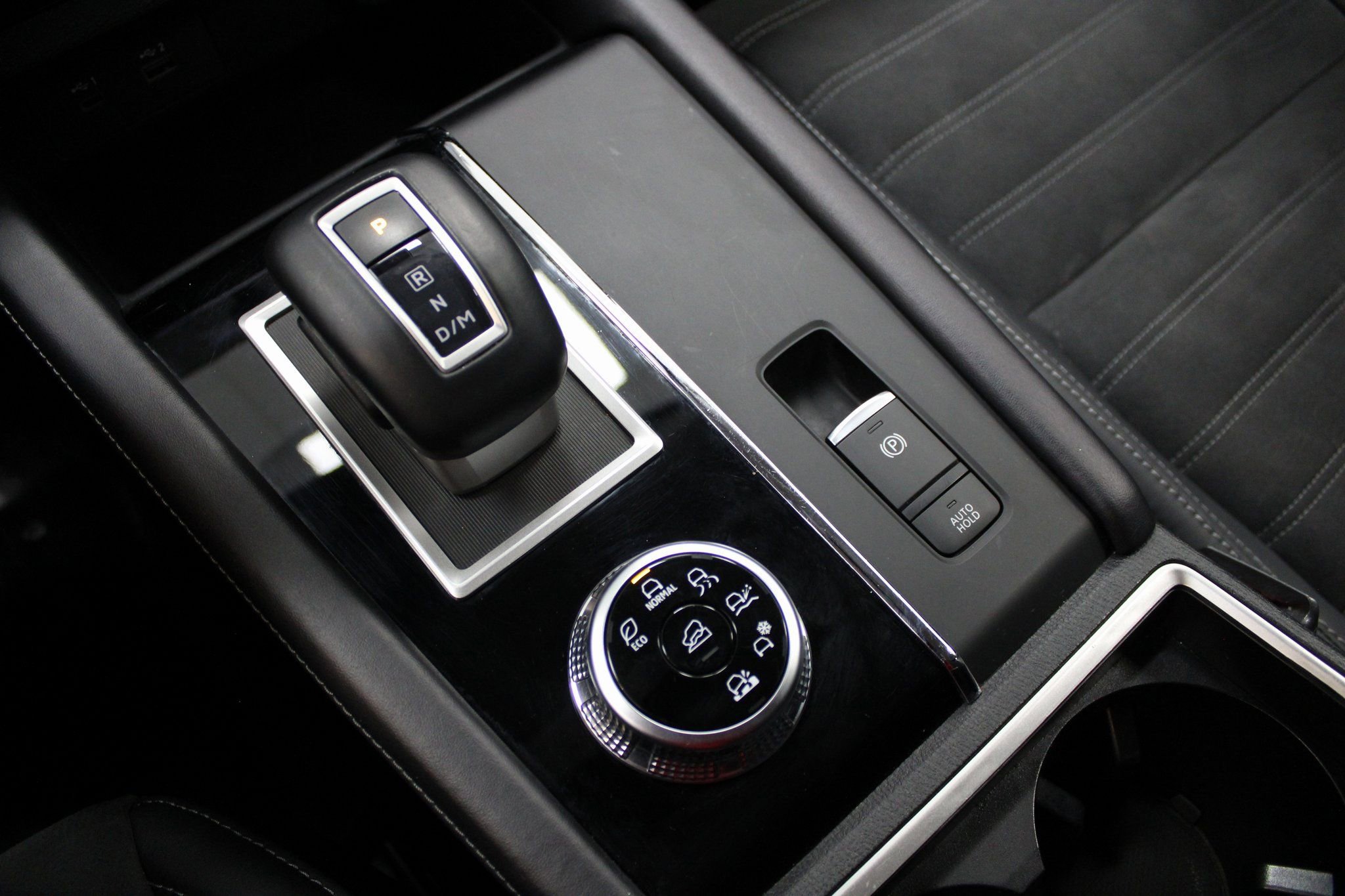 Used 2023 Mitsubishi Outlander SE image 34