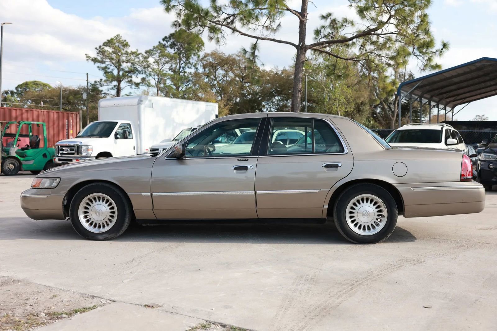 Used 2002 Mercury Grand Marquis LS image 3