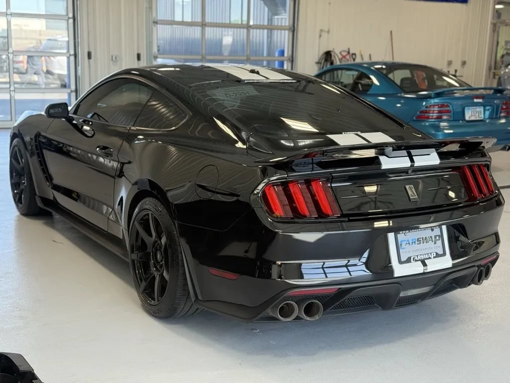 Used 2019 Ford Mustang Shelby GT350 w/ Technology Package RWD image 5