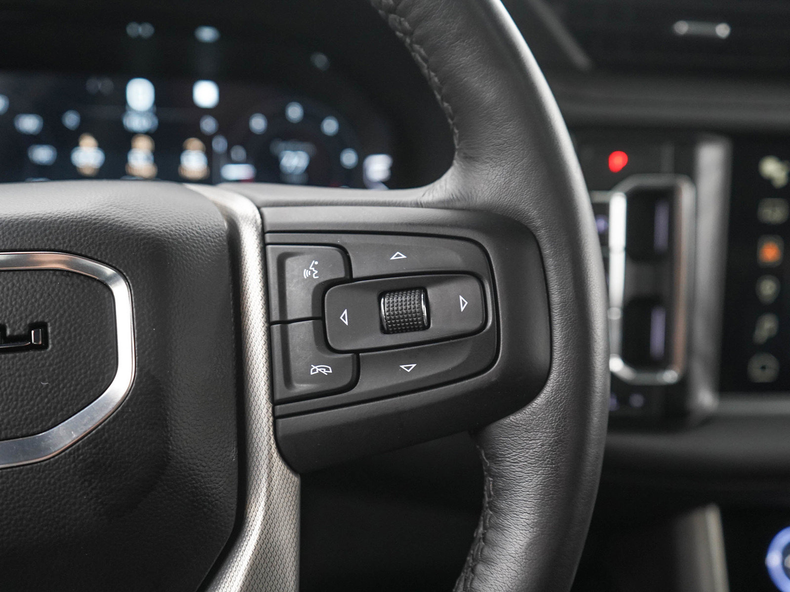 Used 2022 GMC Yukon Denali w/ Denali Premium Package AWD/4WD image 28