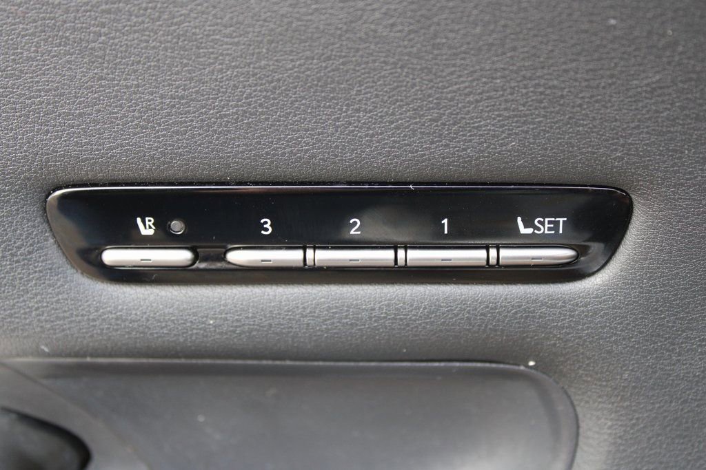 Used 2021 Lexus LS 500h image 10