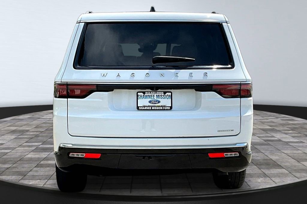Used 2024 Jeep Wagoneer L Series II w/ Flexible Seating Group AWD/4WD image 5