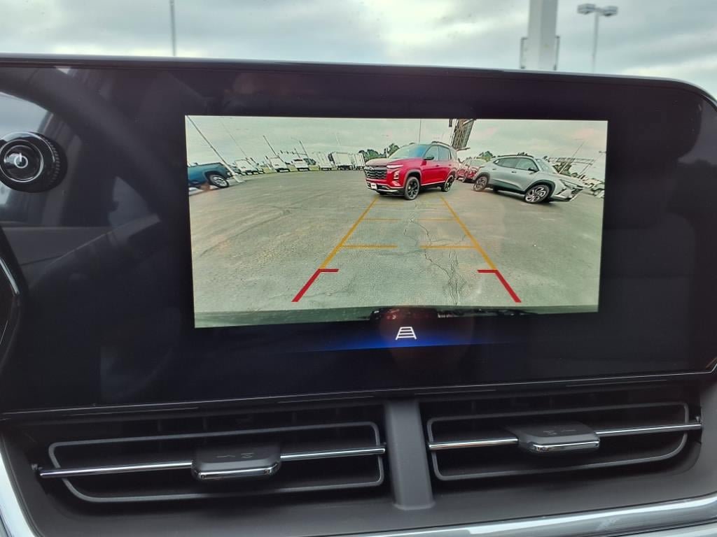 New 2025 Chevrolet Trax LT w/ LT Convenience Package FWD image 16