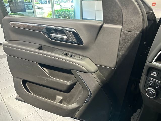 Used 2025 Chevrolet Suburban Z71 AWD/4WD image 26