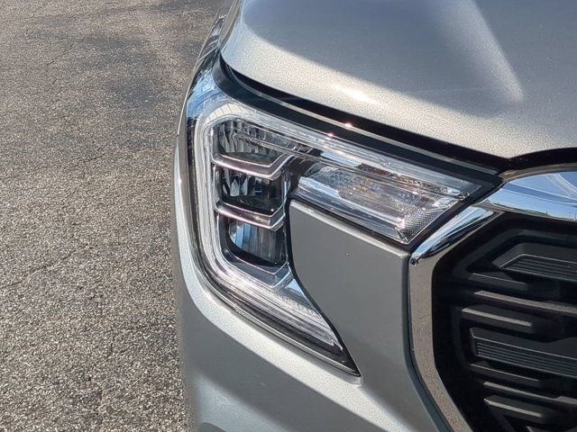 Used 2024 GMC Terrain SLE w/ Driver Convenience Package FWD image 9