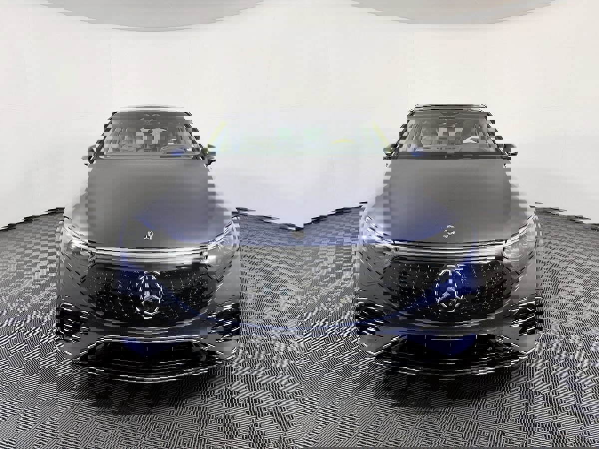 Used 2022 Mercedes-Benz EQS 580 4MATIC Sedan image 4