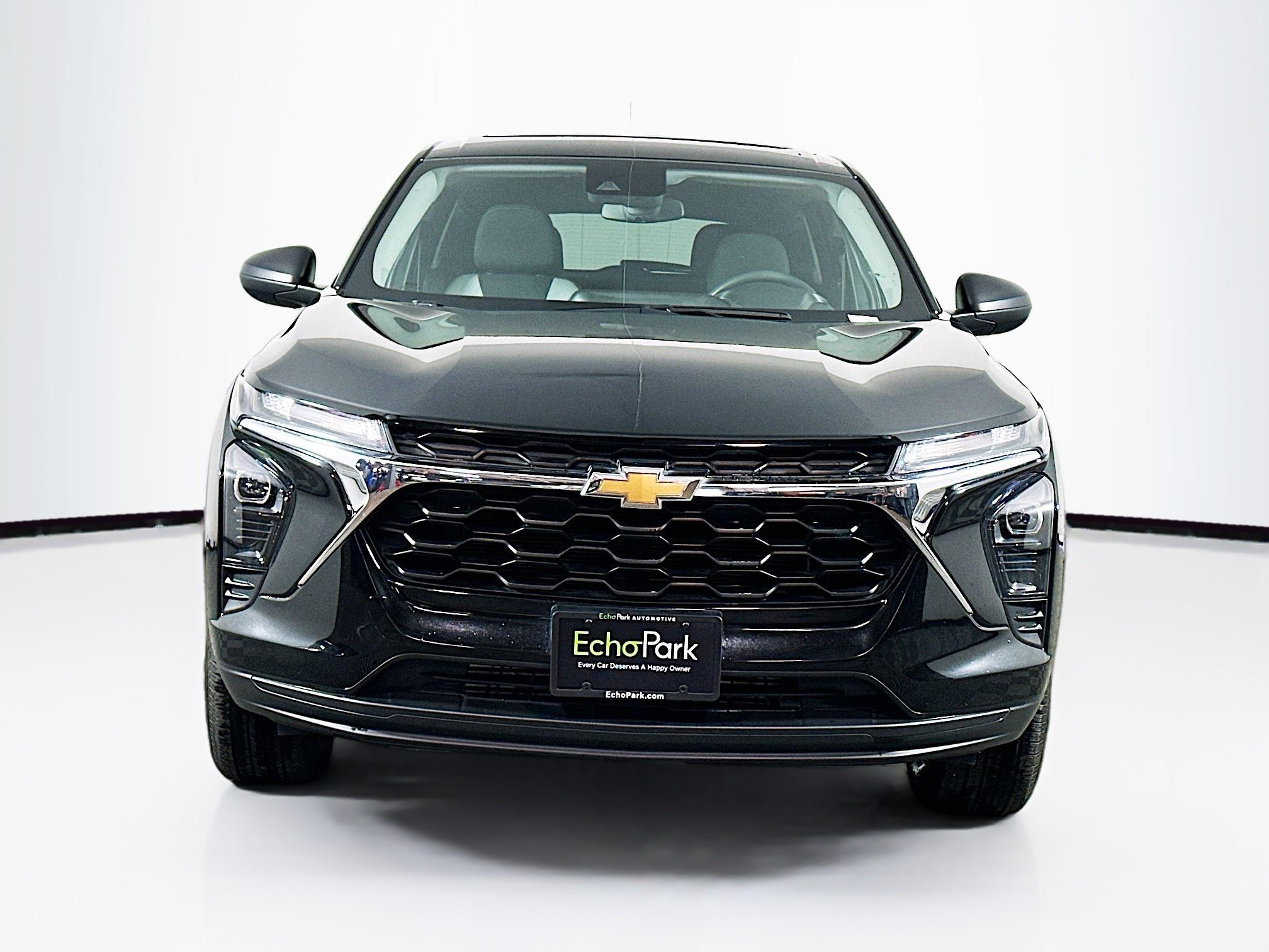 Used 2025 Chevrolet Trax LS w/ Driver Confidence Package image 2