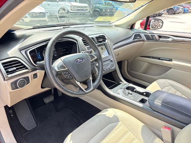 Certified 2017 Ford Fusion SE w/ Fusion SE Technology Package FWD image 6