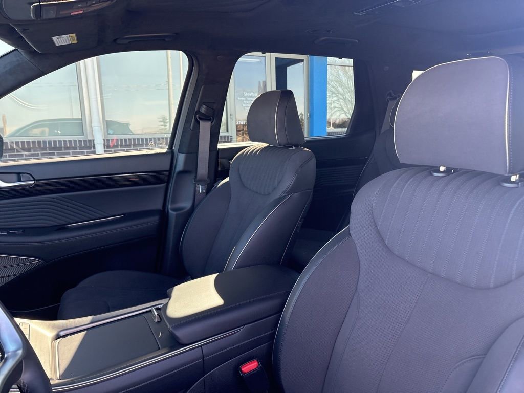 Used 2025 Hyundai Palisade Calligraphy image 12