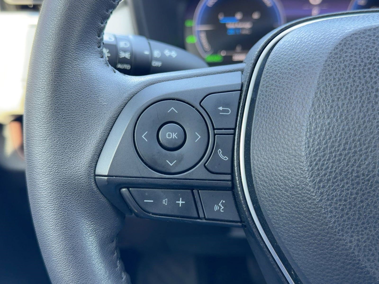 Used 2023 Toyota RAV4 Limited image 27