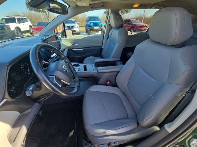 Used 2021 Toyota Sienna XLE image 16