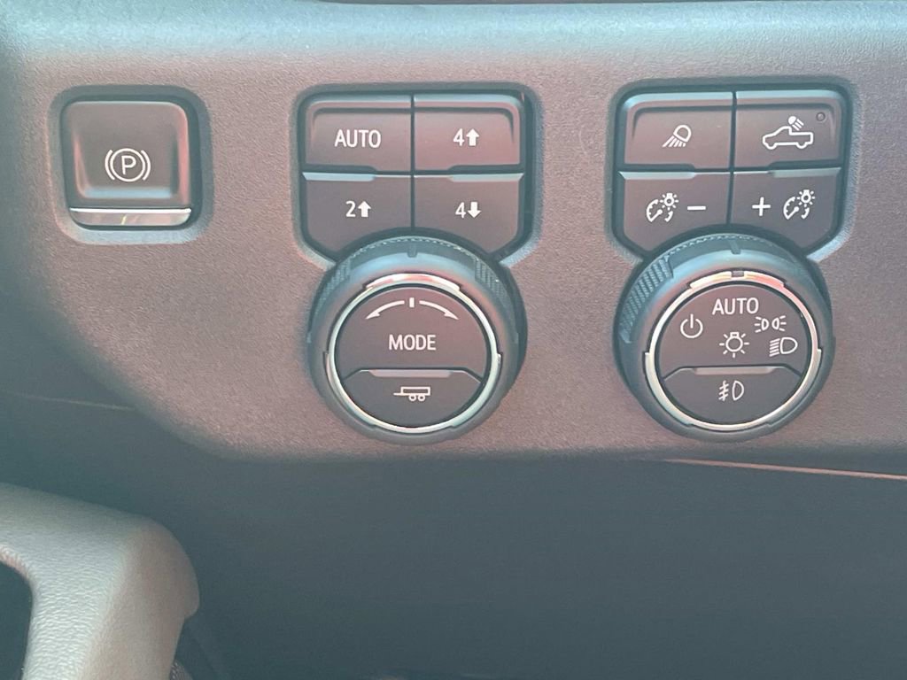 Used 2023 Chevrolet Silverado 1500 ZR2 image 32