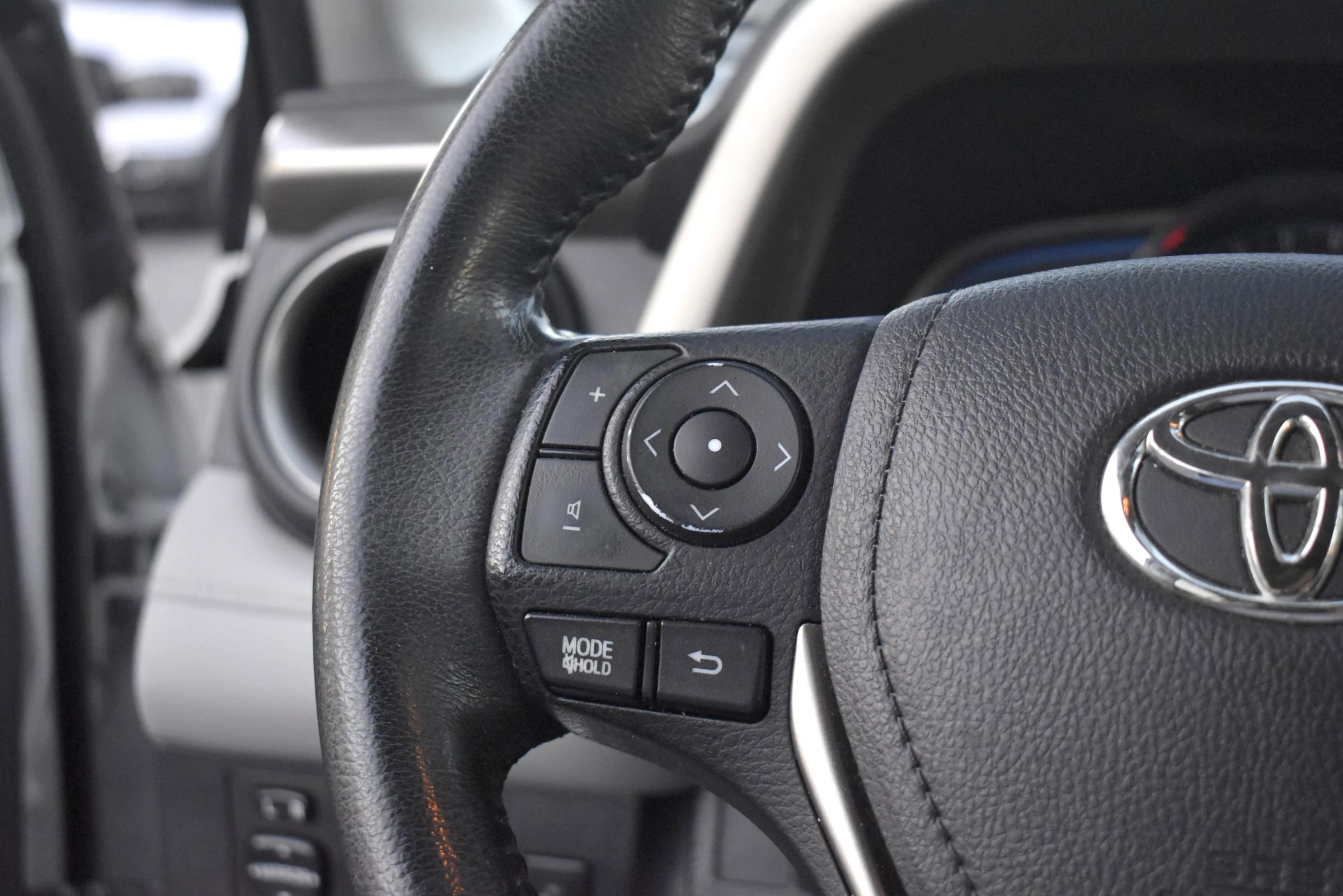 Used 2015 Toyota RAV4 Limited w/ Technology Package image 18