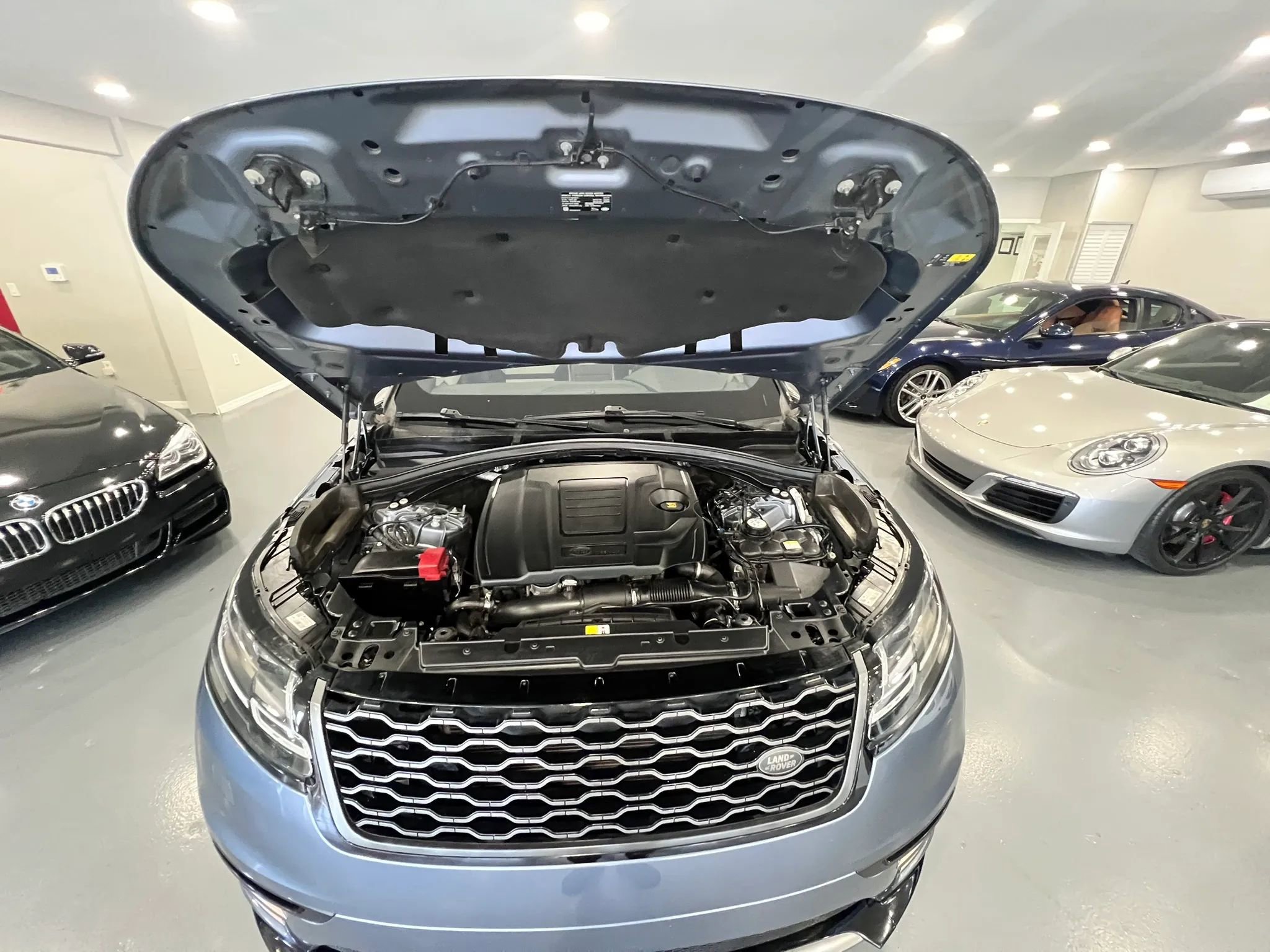 Used 2019 Land Rover Range Rover Velar R-Dynamic SE AWD/4WD image 37
