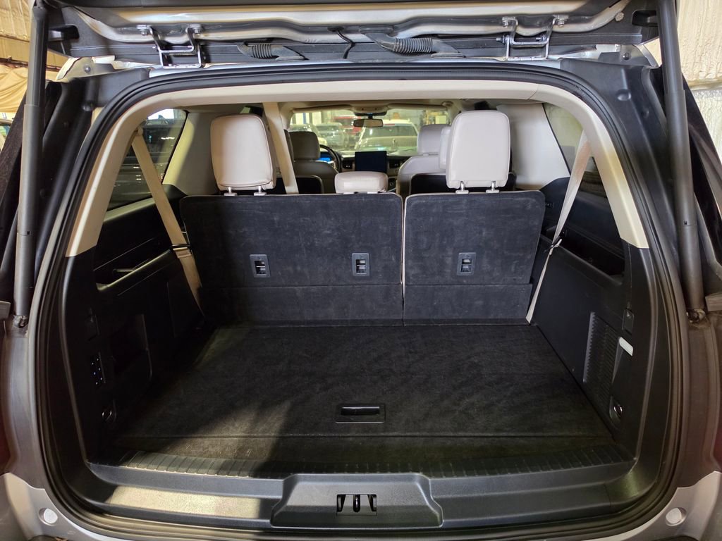 Used 2024 Ford Expedition Max Limited AWD/4WD image 8
