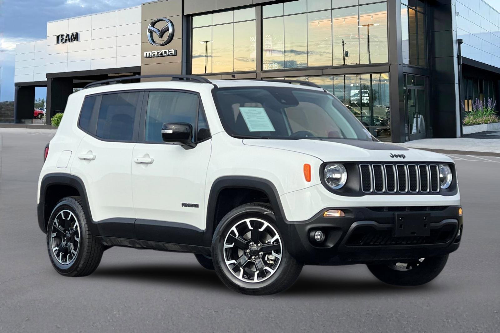 Used 2023 Jeep Renegade Latitude image 2
