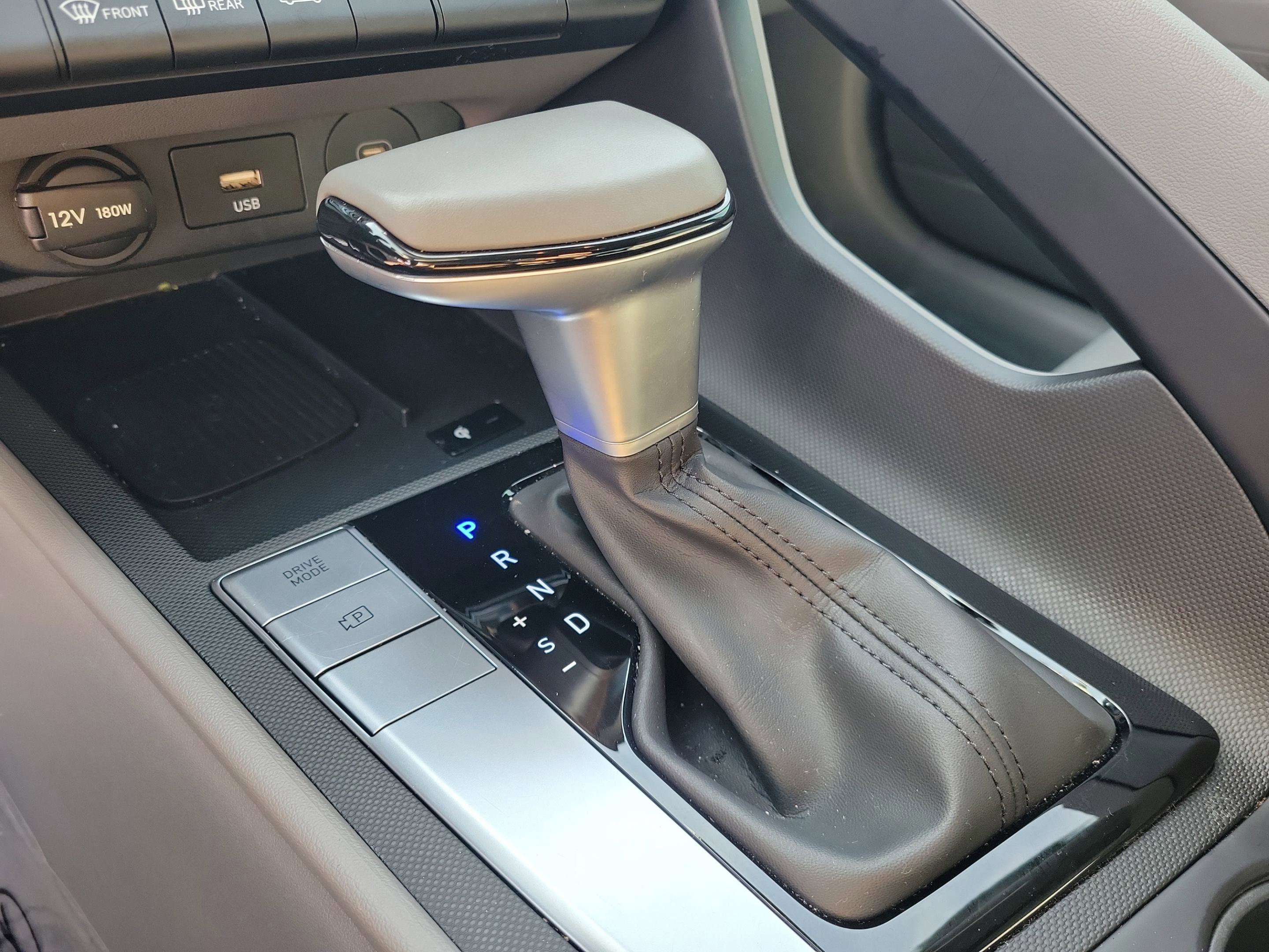 Used 2025 Hyundai Elantra Sport image 29