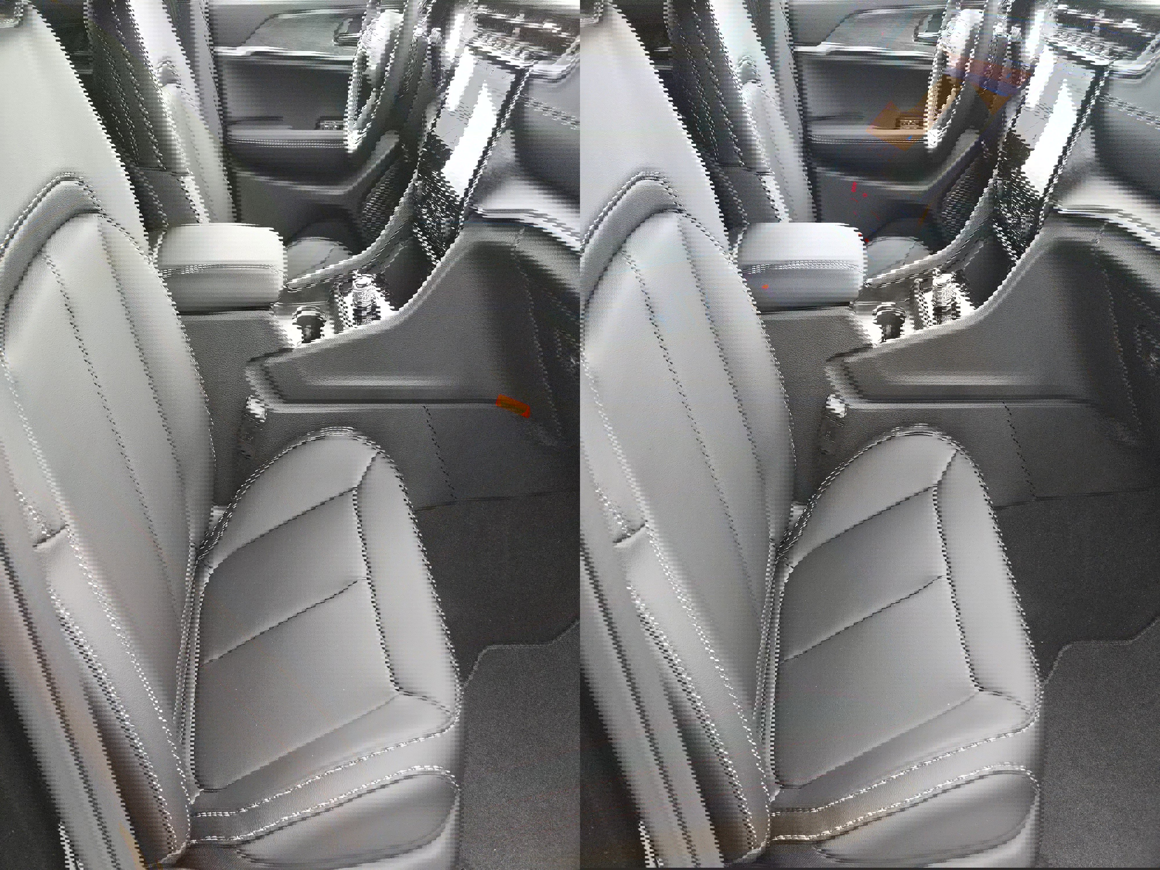 New 2025 Jeep Grand Cherokee Limited w/ Black Appearance Package image 12