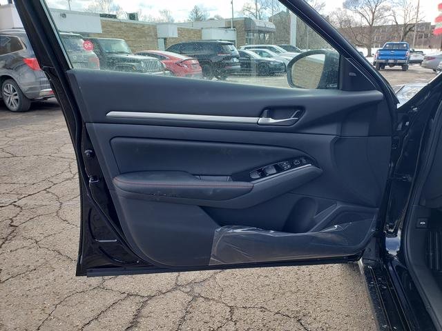 New 2025 Nissan Altima 2.5 SR image 11