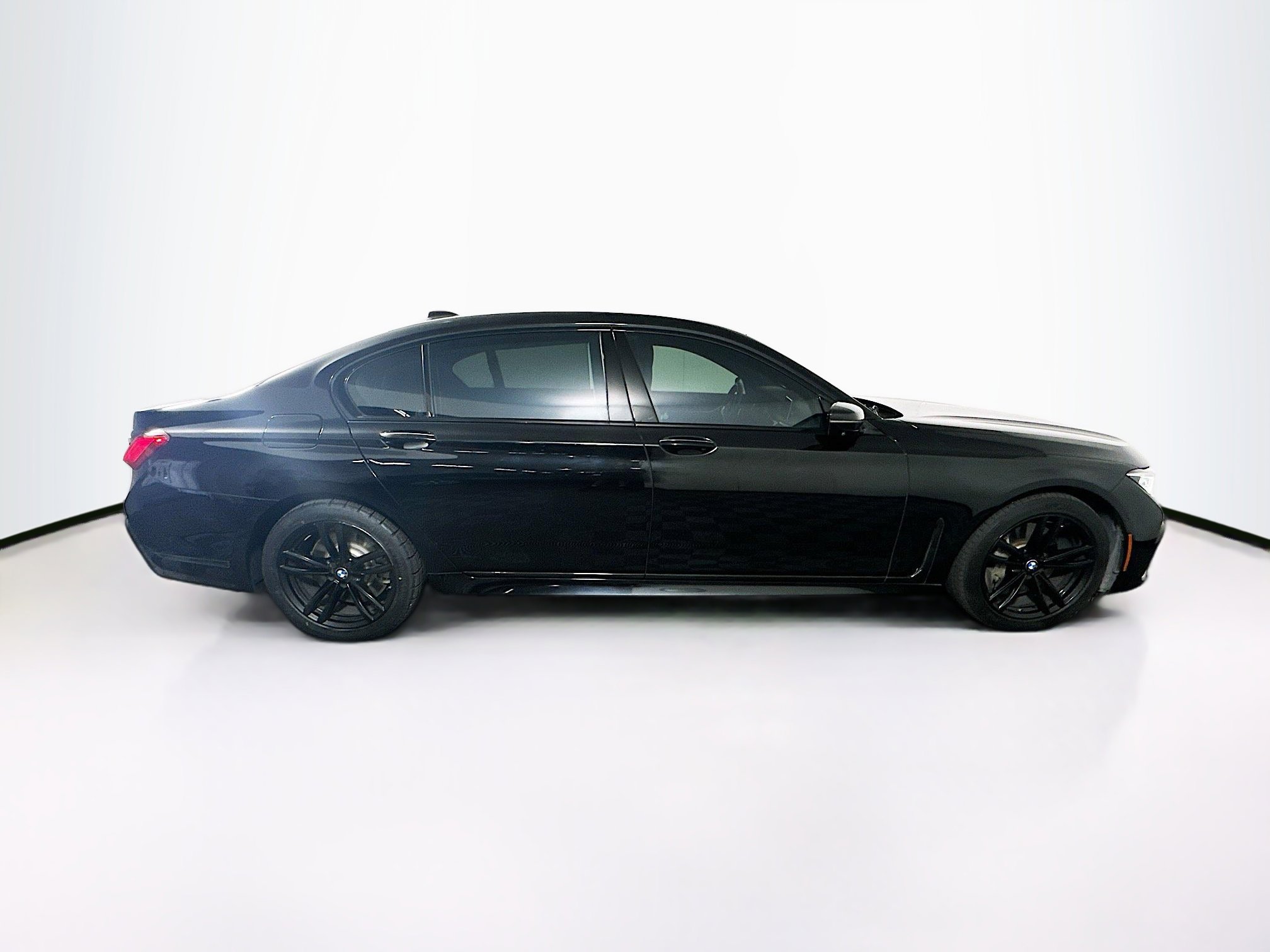 Used 2020 BMW 750i xDrive w/ Executive Package image 10