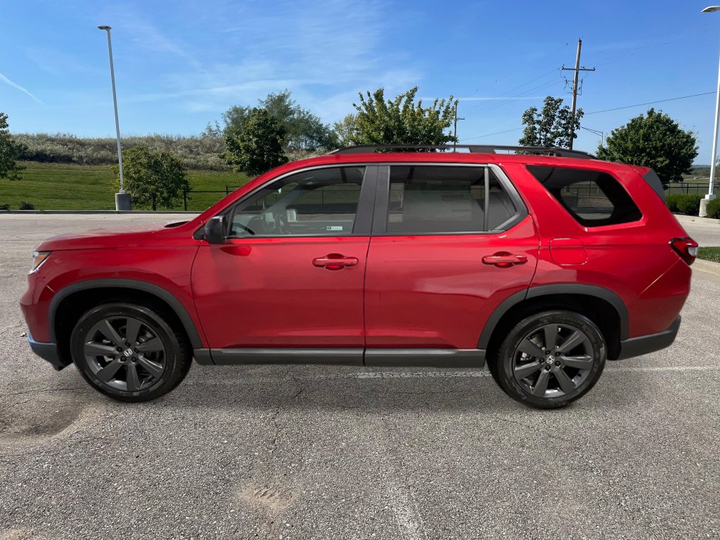 New 2025 Honda Pilot Sport image 2