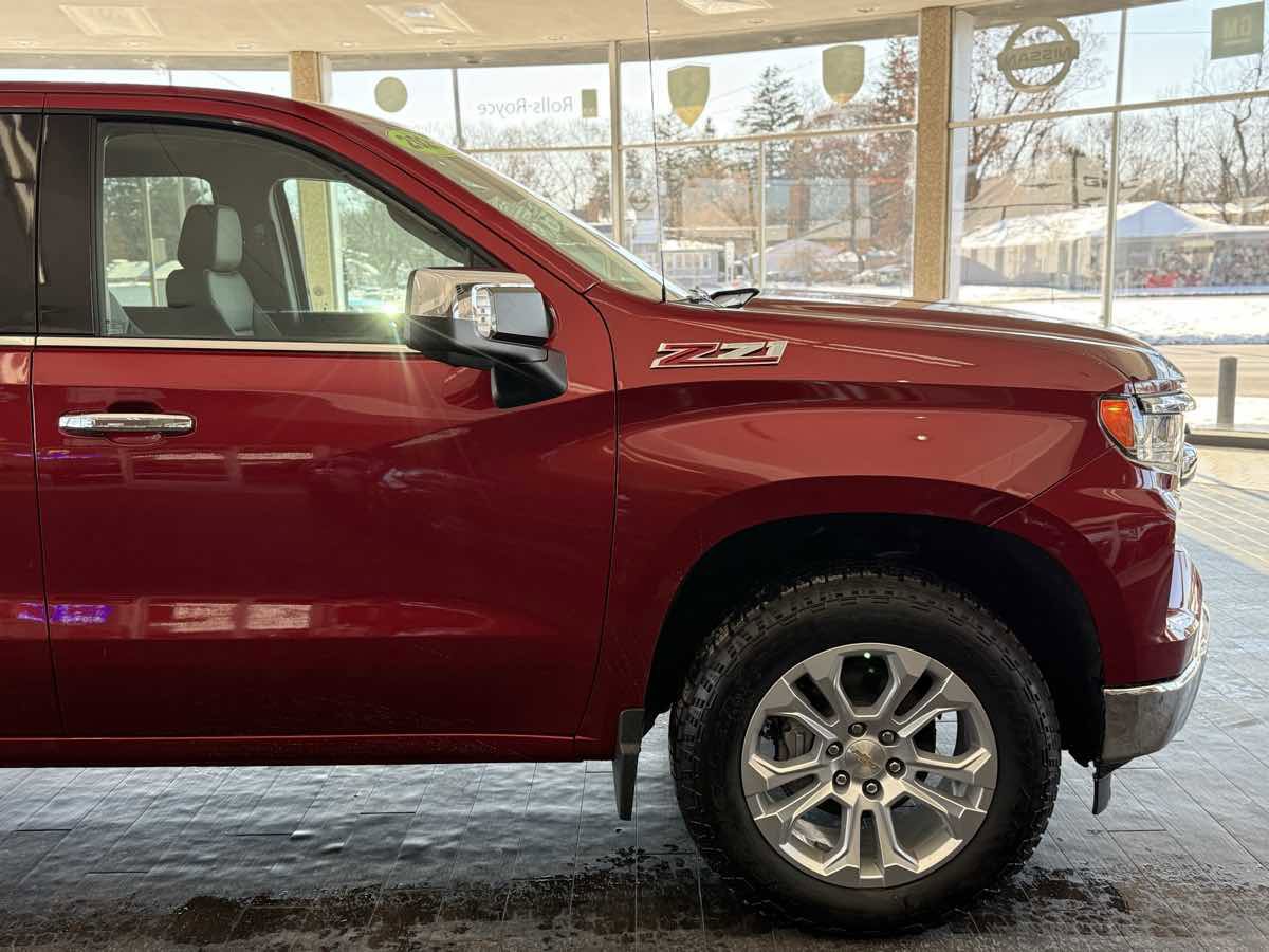 Used 2025 Chevrolet Silverado 1500 LTZ image 18