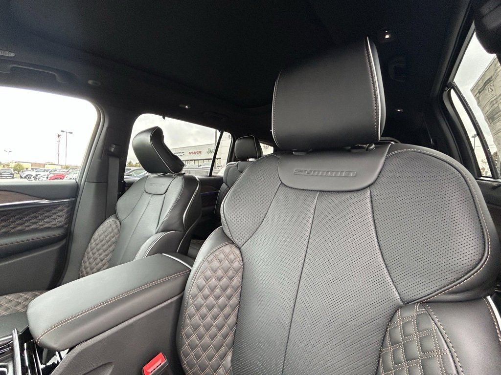 New 2025 Jeep Grand Cherokee L Summit w/ Obsidian Package image 15