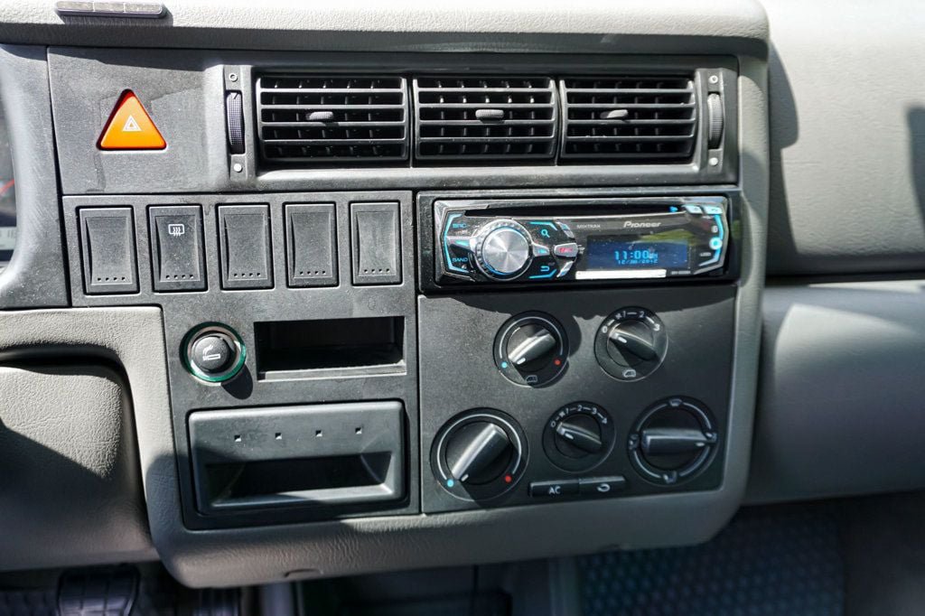 Used 2000 Volkswagen Eurovan Camper FWD image 12