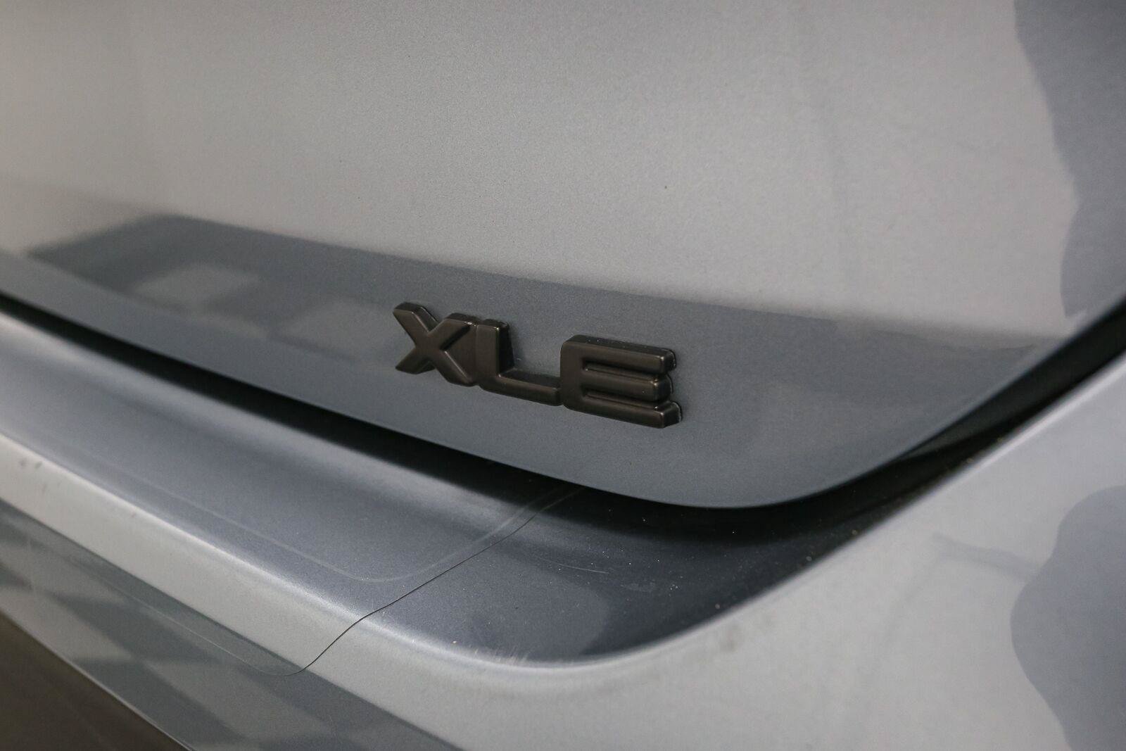 Used 2023 Toyota Highlander XLE AWD/4WD image 12