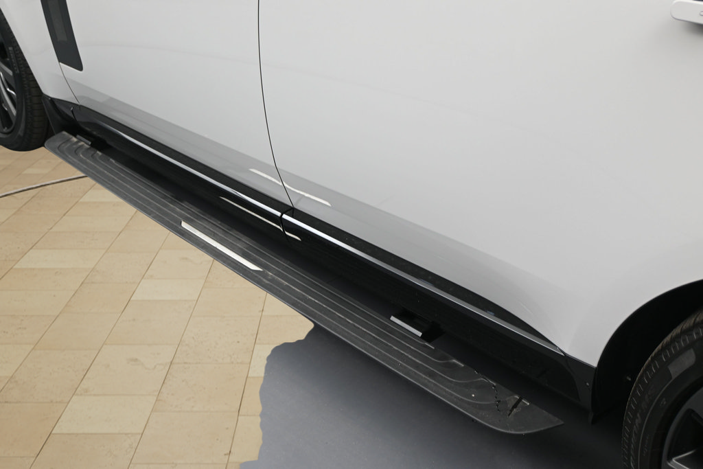 New 2026 Land Rover Range Rover SV AWD/4WD image 8