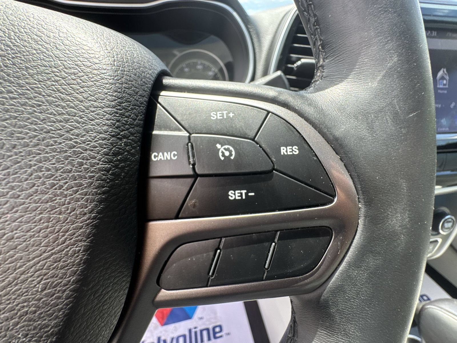 Used 2019 Jeep Cherokee Limited w/ Luxury Group FWD image 22