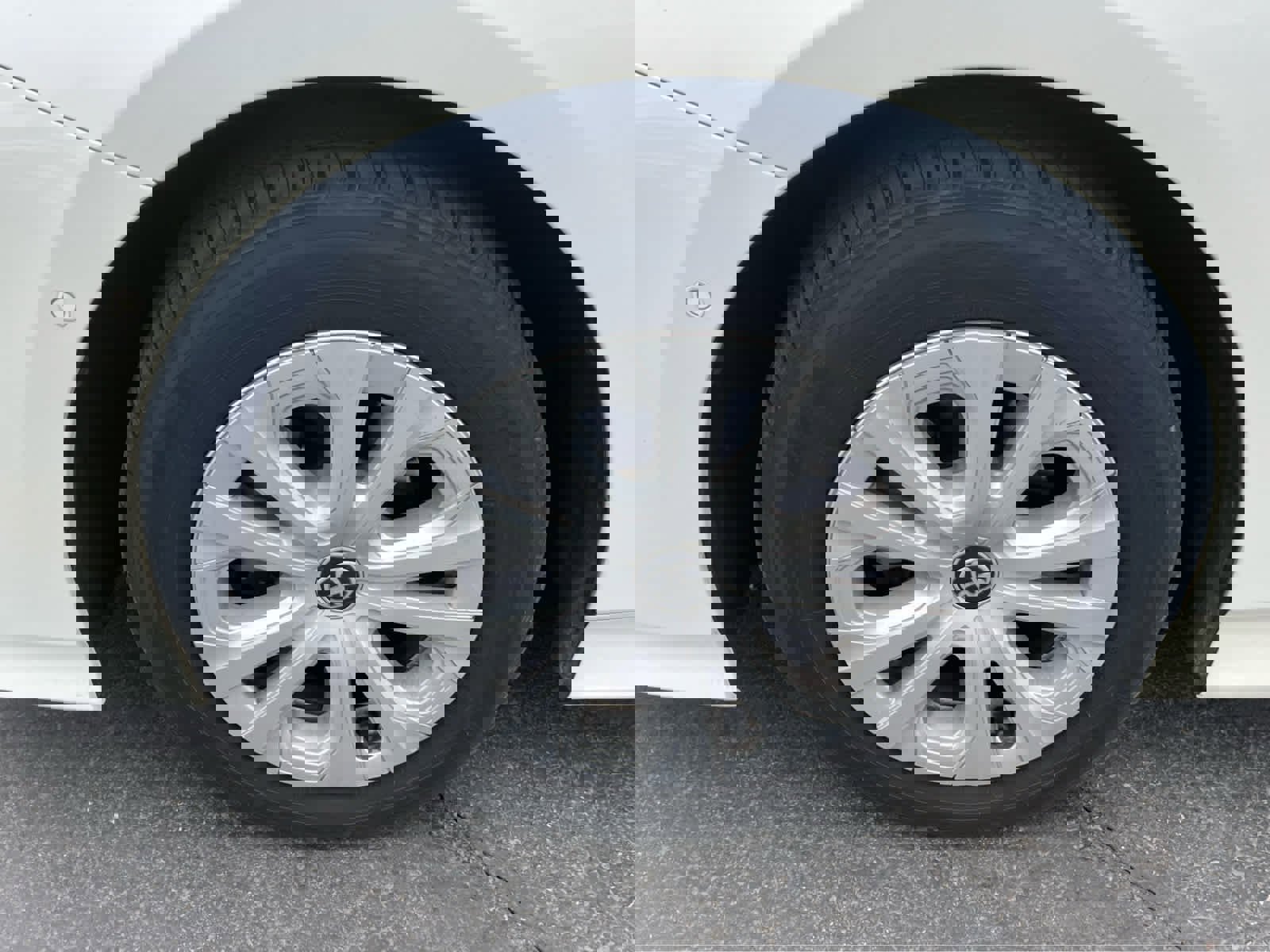 Used 2019 Toyota Prius LE image 13