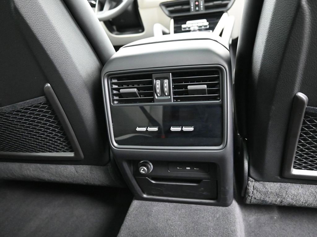 Used 2025 Porsche Cayenne S image 27