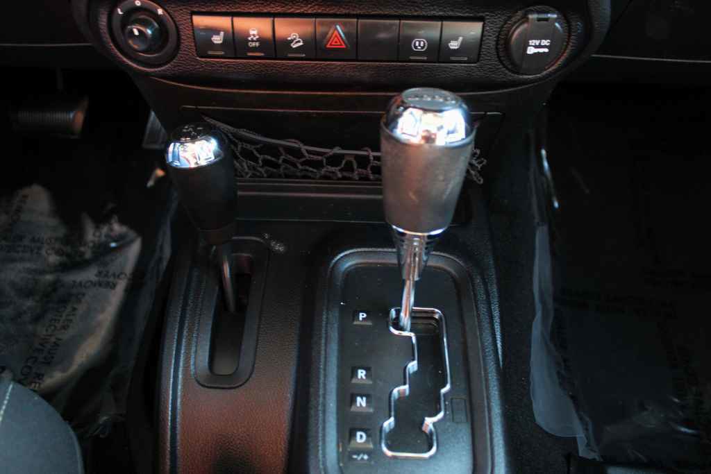 Used 2016 Jeep Wrangler Unlimited Sahara w/ Dual Top Group image 18