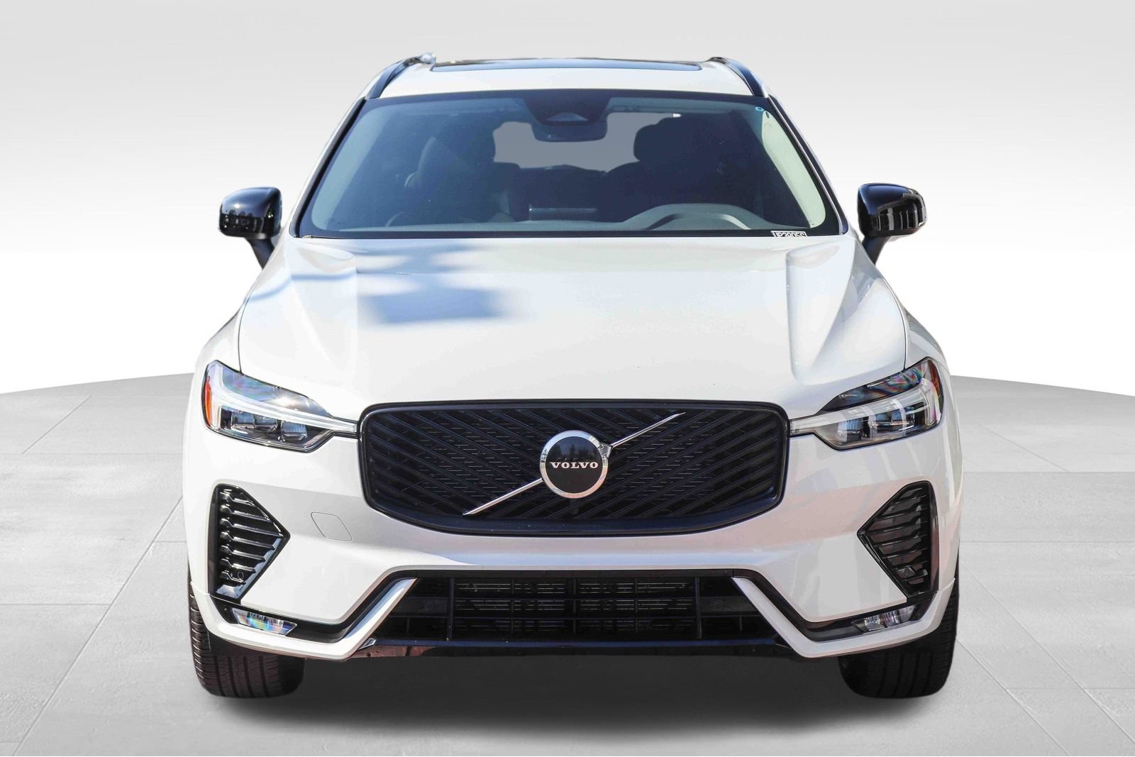 Certified 2026 Volvo XC60 B5 Core AWD/4WD image 2