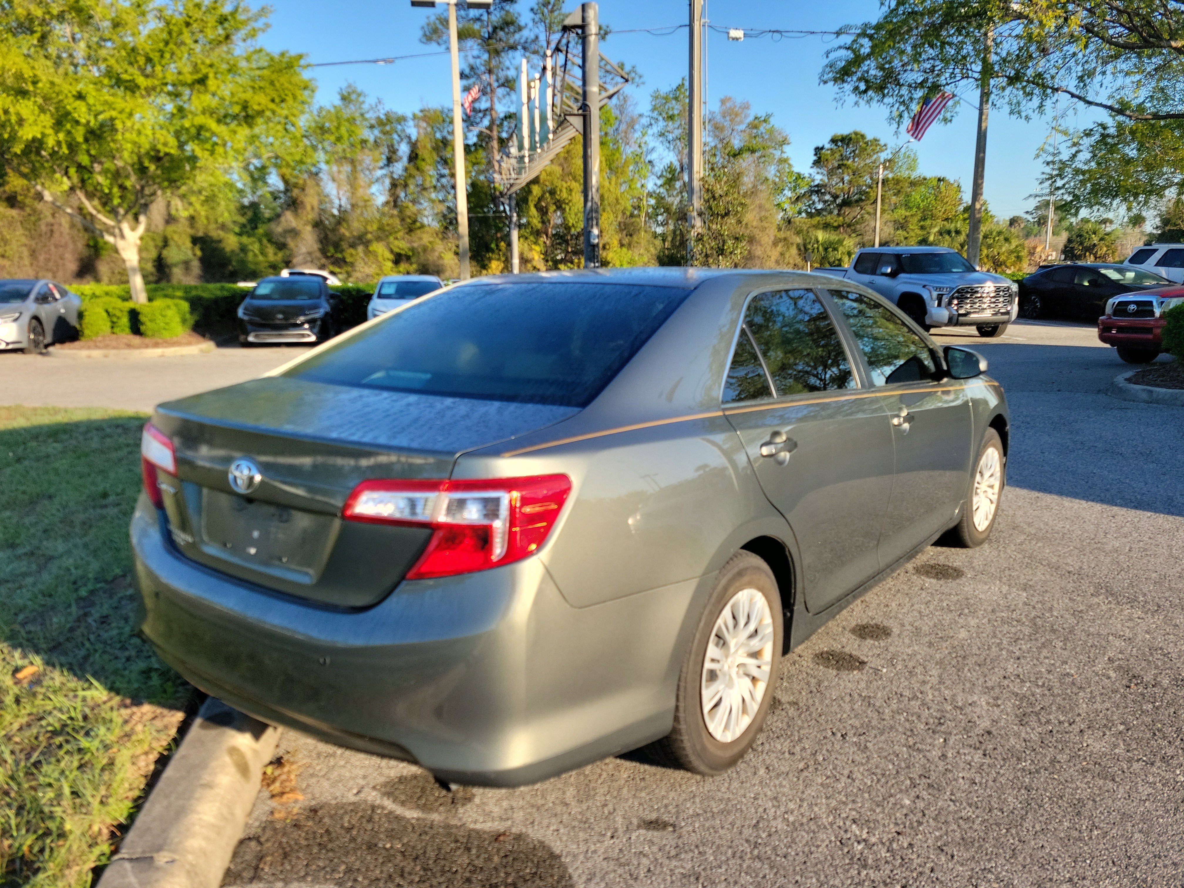 Used 2013 Toyota Camry L image 13