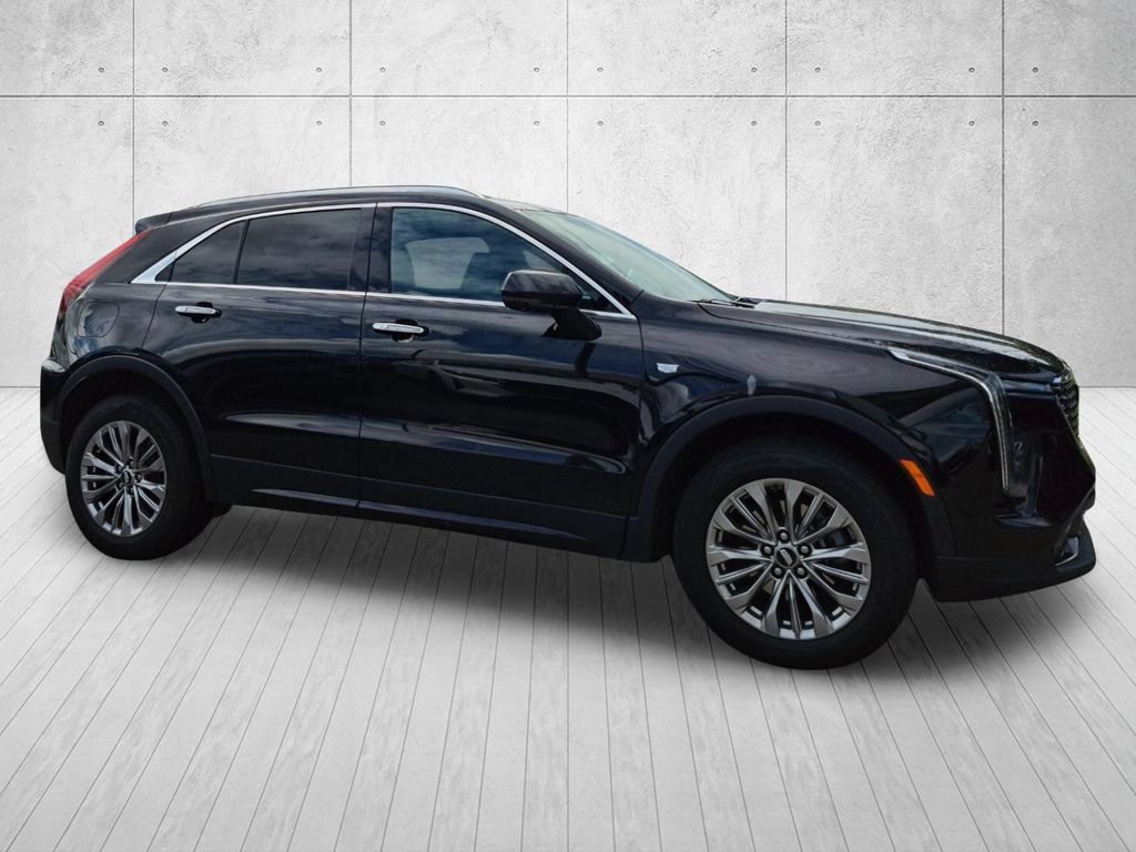 Used 2025 Cadillac XT4 Premium Luxury FWD image 3