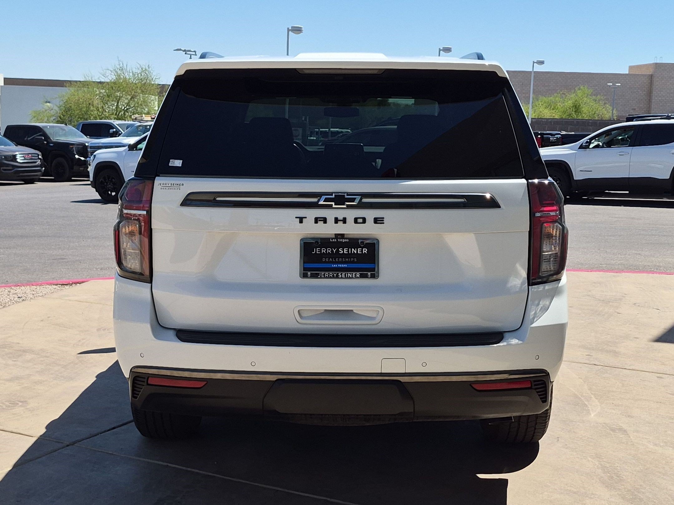 Certified 2022 Chevrolet Tahoe Z71 w/ Luxury Package AWD/4WD image 4