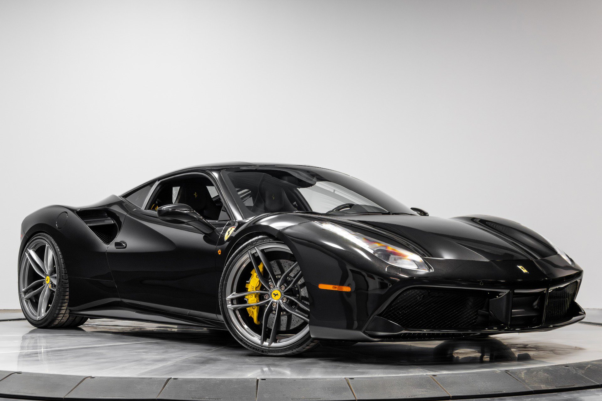 Used 2018 Ferrari 488 GTB image 41