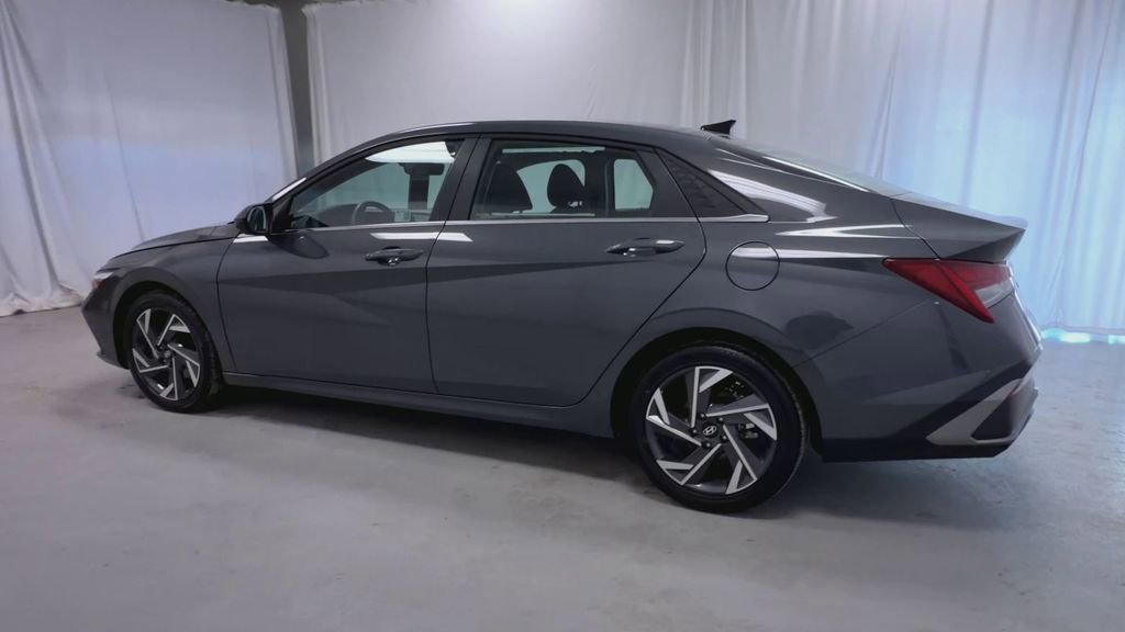 Used 2025 Hyundai Elantra SEL image 6