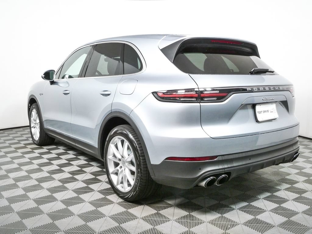Certified 2022 Porsche Cayenne E-Hybrid AWD/4WD image 3