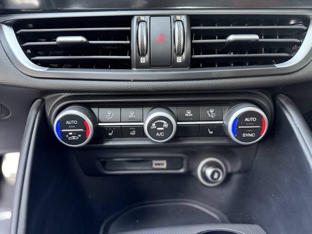 Used 2022 Alfa Romeo Giulia Veloce AWD/4WD image 19