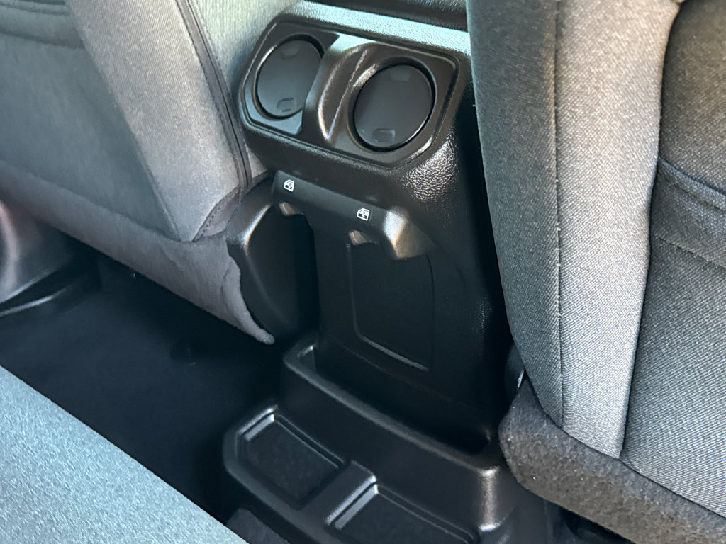 Used 2024 Jeep Wrangler Unlimited w/ Convenience Group AWD/4WD image 19