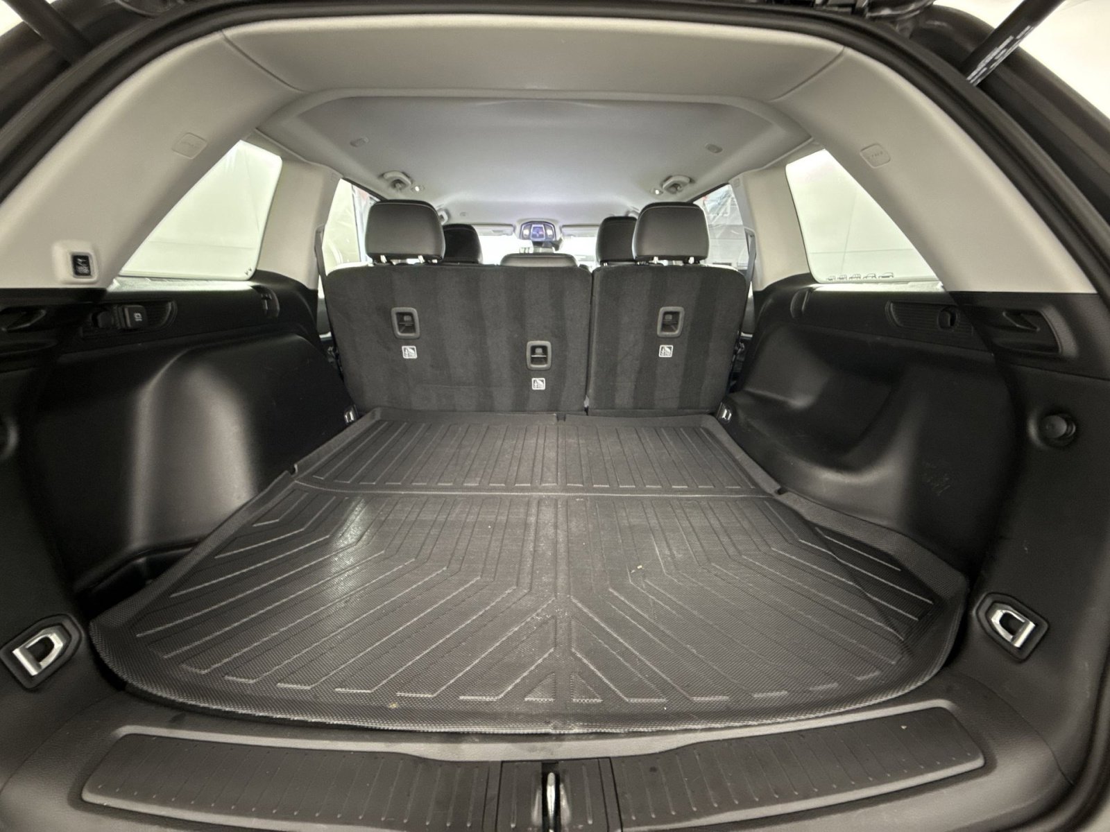 Used 2023 Jeep Grand Cherokee Limited w/ Black Appearance Package image 25