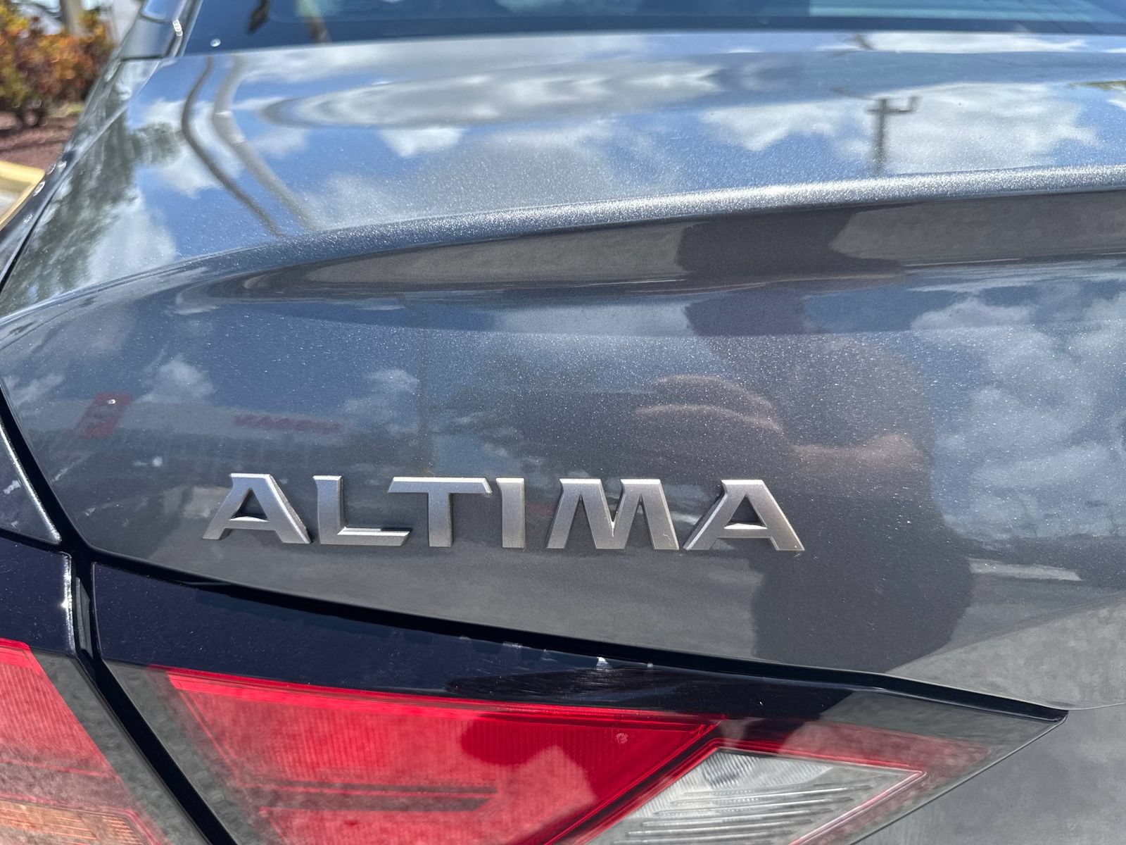 Used 2024 Nissan Altima 2.5 S FWD image 14
