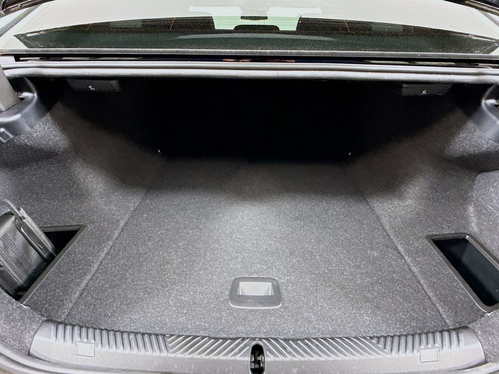 Used 2025 BMW i5 eDrive40i w/ Premium Package RWD image 28
