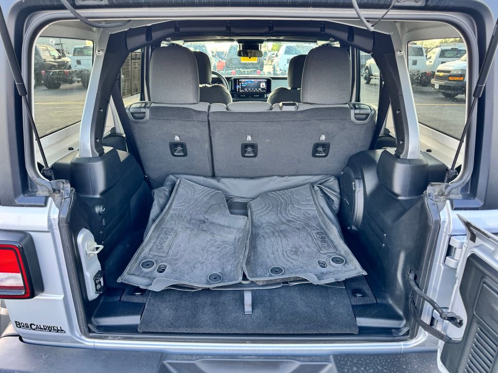 Used 2024 Jeep Wrangler Willys AWD/4WD image 15